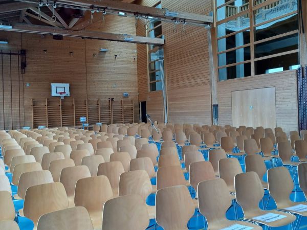 Der Gemeinderat für die Amtsdauer 2025/2028 anlässlich des Wahlapéros (v. l. n. r.): Gemeinderatsschreiber Pascal Knaus, Cédric Akeret, Peter Haag, Bruno Näf, Gemeindepräsident Philipp Egger, Gabi Bühler, Klaus Broger, Othmar Thalmann